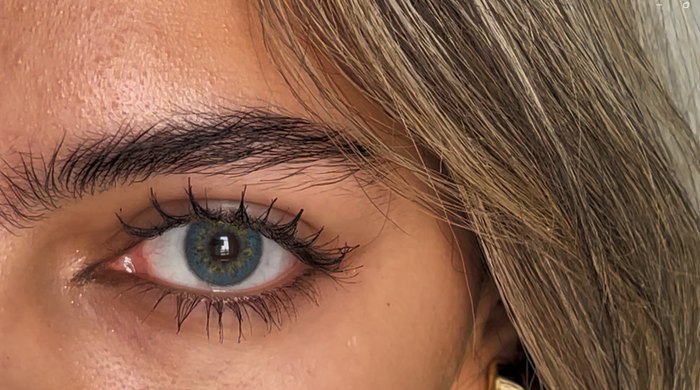 Bluette on dark eyes